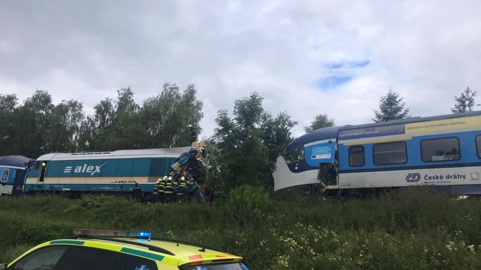 Na Domažlicku se srazily vlaky, až pět desítek zraněných